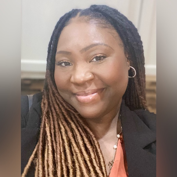 Meet your Posher, Jenny - Picture 3 of 6